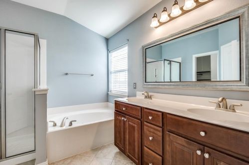 1558 Biltmore Ln, Irving TX  75063-3503 exterior
