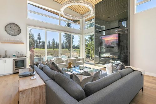 11614 Henness Rd, Truckee, CA