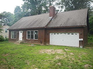 104 Beechwood Rd, Niantic CT  06357-1617 exterior