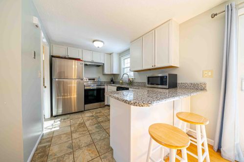 115 Fieldstone Dr, Londonderry NH  03053-2709 exterior