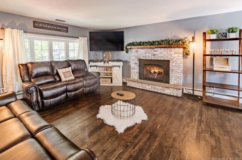 201 Fairlawn Dr, Torrington CT  06790-5809 exterior