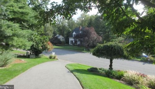 142 Bentley Ln, Lancaster PA  17603-6204 exterior