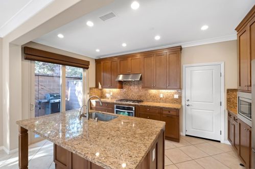 210 Kempton, Irvine CA  92620-2154 exterior