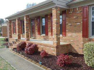 818 Bellingham Dr, Chesapeake, VA 23322-9104