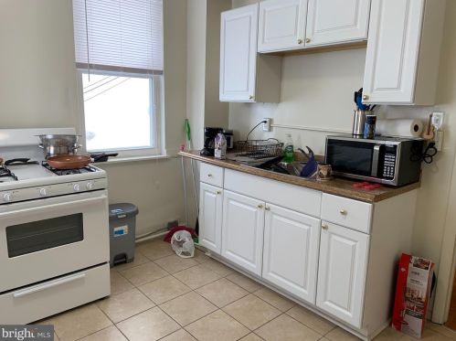 2140 10th St, Philadelphia PA 19148-3005 exterior