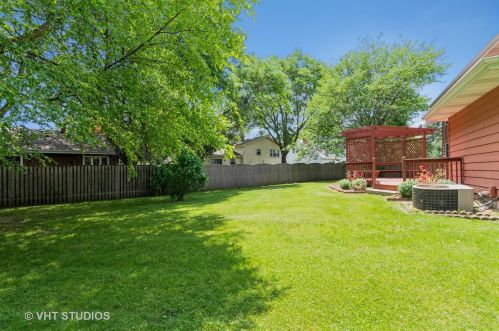 1258 Hearthside Ct, Naperville, IL 60564-8957
