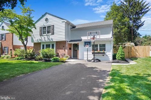 204 Parkway Rd, Harrisburg, PA 17110-1565