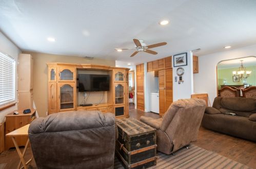 16273 Rancho Escondido Dr, Riverside CA  92506-5814 exterior