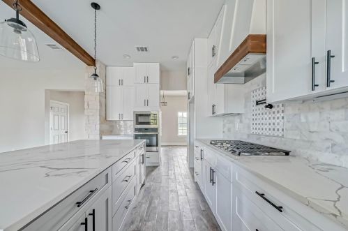 206 Cattle Drive Trl, Angleton TX 77515-9085 exterior