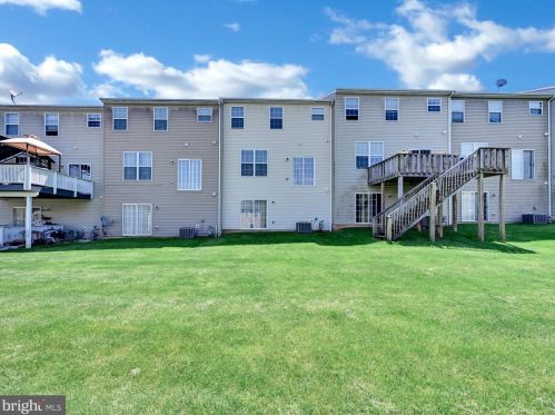 2272 Golden Eagle Dr, York PA  17408-9410 exterior
