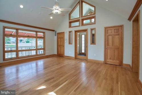 6815 Murray Ln, Annandale, VA 22003-1925