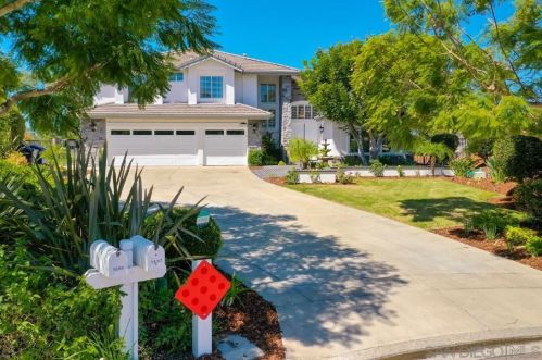 1597 Parkview Dr, Vista CA  92081-8750 exterior