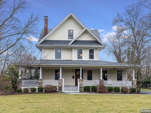 65 Forest Rd, Ridgewood, NJ 07452-1516