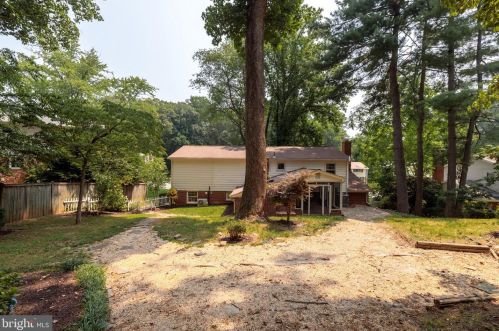 7136 Game Lord Dr, Springfield VA  22153-1318 exterior