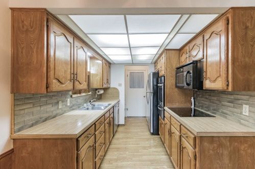 10235 Chesterton Dr, Dallas TX  75238-2201 exterior