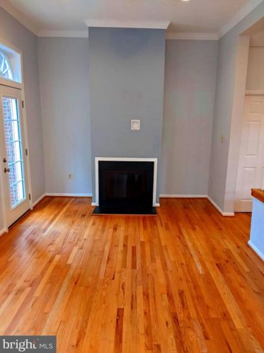 8069 Powderbrook Ln, Springfield VA  22153-2927 exterior