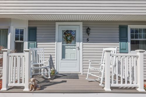 5 Butternut Dr, Nashua, NH 03063-2703