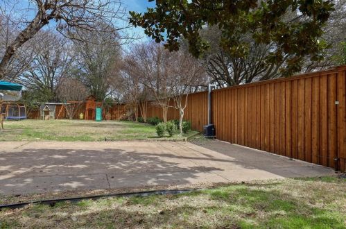 3314 Darbyshire Dr, Dallas TX  75229-5027 exterior