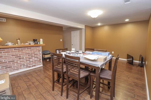 9149 Broken Oak Pl, Springfield VA  22015-3566 exterior
