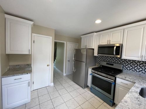 8012 Lyons St, Niles, IL 60714-1374