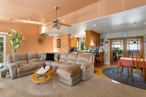 415 Thunder Rd, Cape Horn, CA
