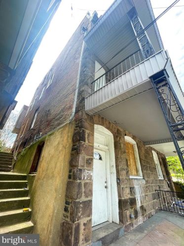 1934 Front St, Philadelphia, PA 19148-2720