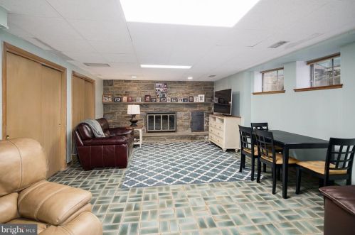 348 Kings Hwy, Tavistock NJ 08033-1205 exterior