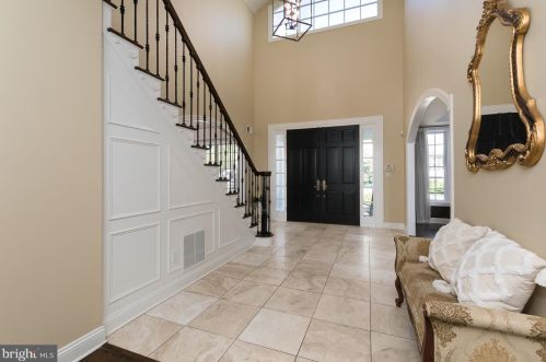 19 Derwent Dr, Princeton NJ  08540-7551 exterior