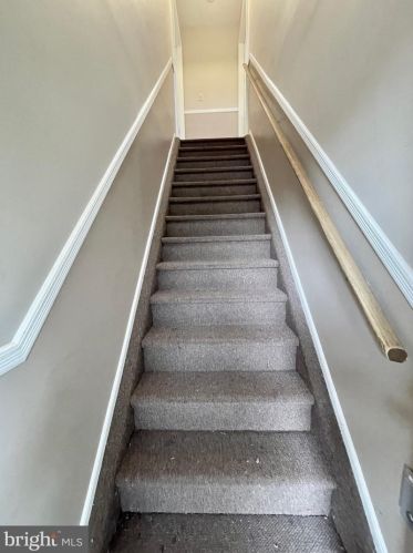 8 Barclay Ct, Trenton NJ  08648-1455 exterior