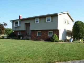 127 Lone Ln, Allentown, PA 18104-9538