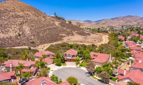 3060 Sioux Ct, Simi Valley, CA 93063-2062