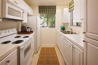 17560 Rosa Drew Ln, Irvine CA  92612-2940 exterior