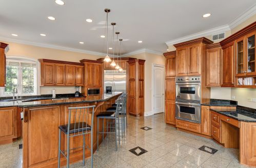 102 Ambriance Dr, Willowbrook IL  60527-0801 exterior