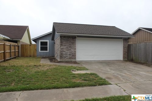 123 Cabana Dr, Victoria, TX 77901-3704