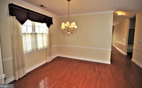 6 Hummingbird Dr, Trenton NJ  08690-3557 exterior