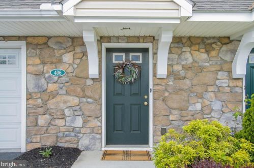 406 Eisenhower Dr, Carlisle, PA 17013-1678