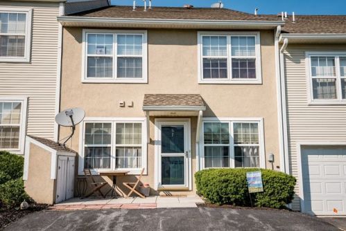 57 Courtyard Dr, Carlisle PA  17013-4901 exterior