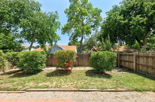 11915 Charing Cross Rd, Austin TX  78759-3649 exterior