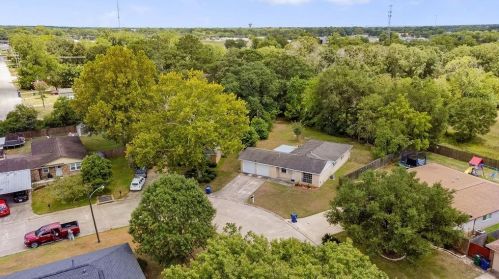 521 Gardenia St, Angleton TX 77515-4865 exterior