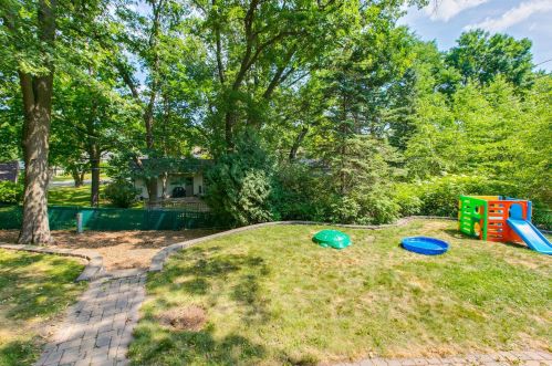 1033 Carlton Dr, Saint Paul MN  55126-8127 exterior