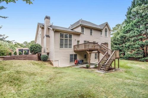 5428 Glencastle Way, Suwanee GA  30024-4125 exterior