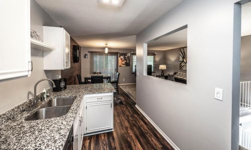 1677 Hickory Hill Dr, Saint Paul MN  55122-2527 exterior