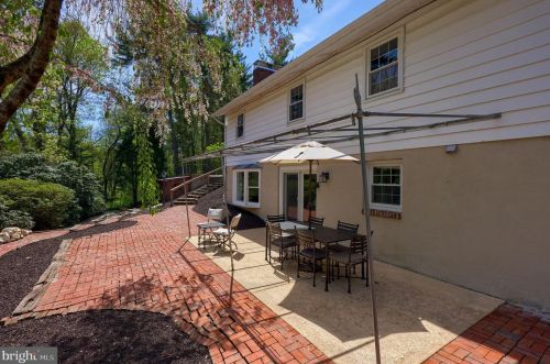2033 Crescent Rd, York PA  17403-4760 exterior