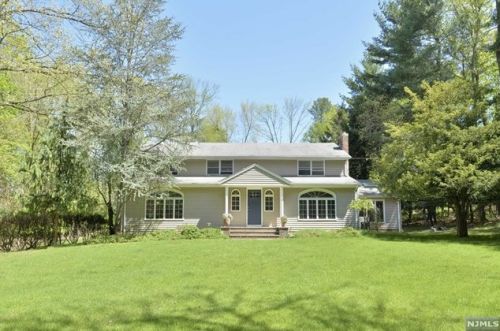 27 Hidden Glen Rd, Upper Saddle River, NJ 07458-1722