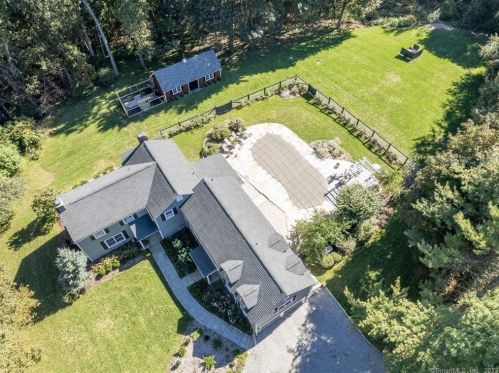 2 Richdale Dr, Wilton, CT 06897-2008