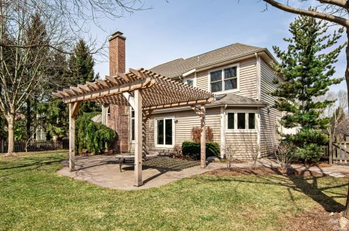 1263 Williamsburg Ln, Bull Valley, IL 60014-2952