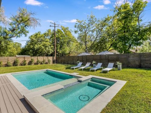 6001 Eureka Dr, Austin TX  78745-2962 exterior