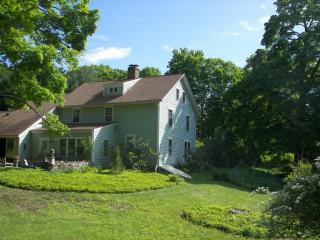 393 Weekeepeemee Rd, Woodbury, CT 06798-1622