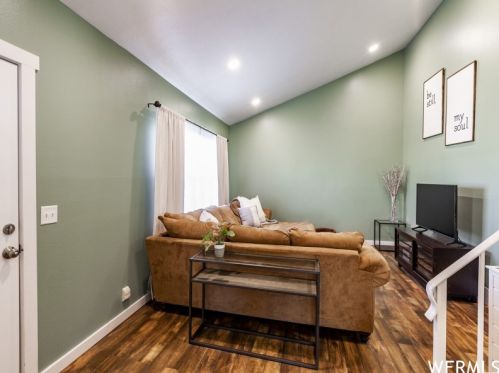 5059 Edinburgh Ln, Taylorsville, UT 84081-5903