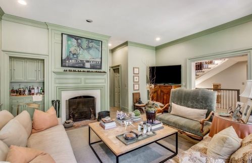 3229 Arden Rd, Atlanta GA  30305-1936 exterior